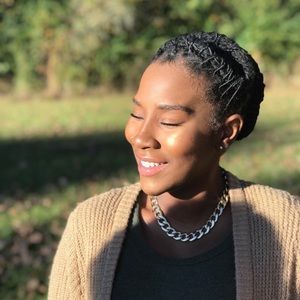 Meet your Posher, Kira